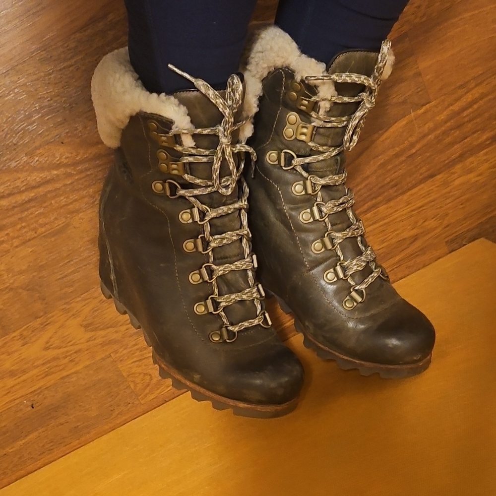 Sorel Green and Cream Shearling-Lined Wedge Boots